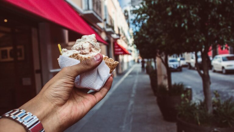 Photo "How to save money in the long term without depriving yourself of pleasures"