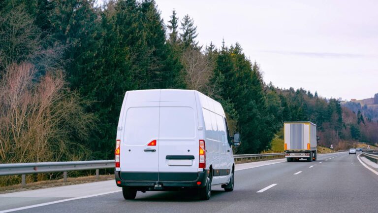 Cum alegi un sistem de localizare GPS auto